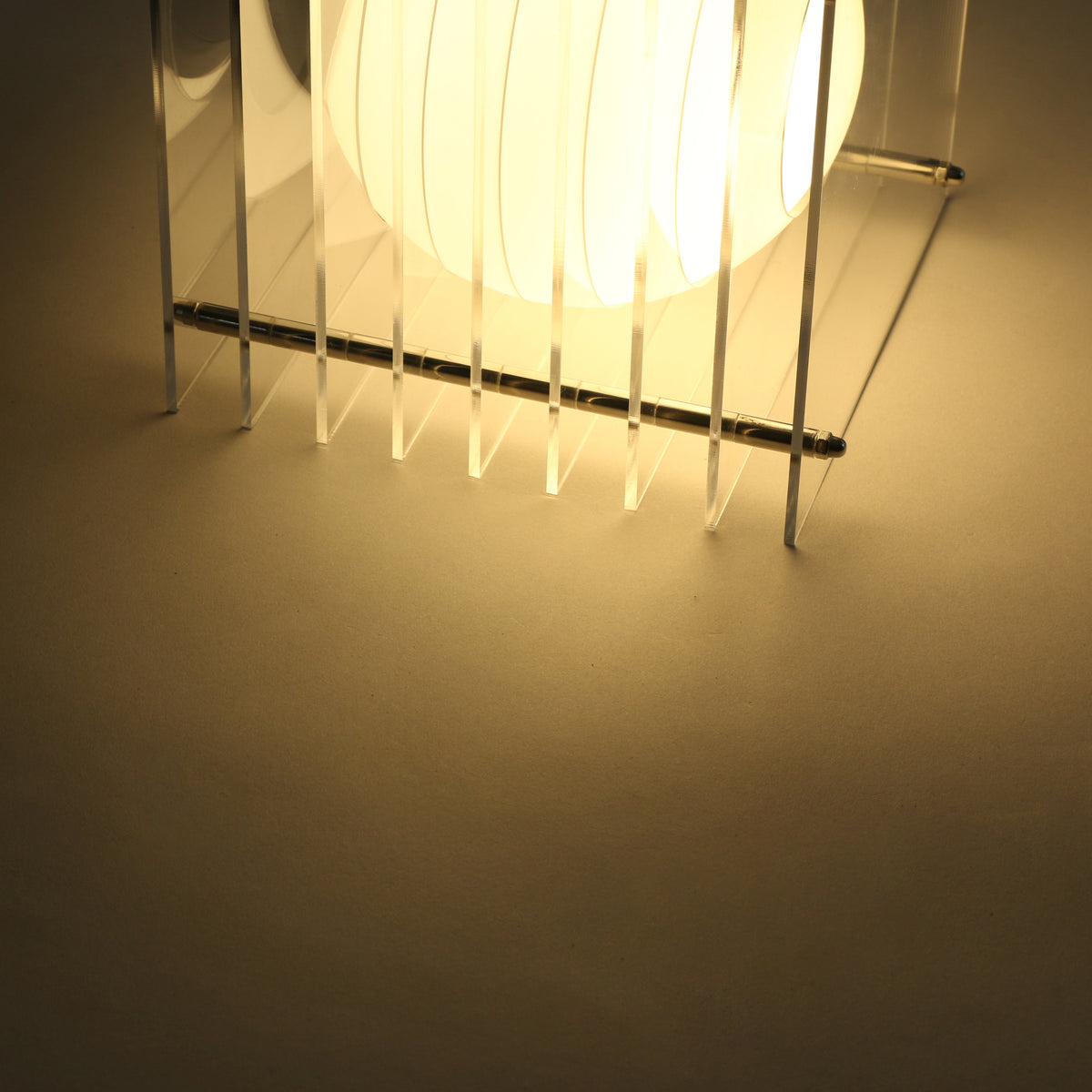 Lớp small square in clear acrylic